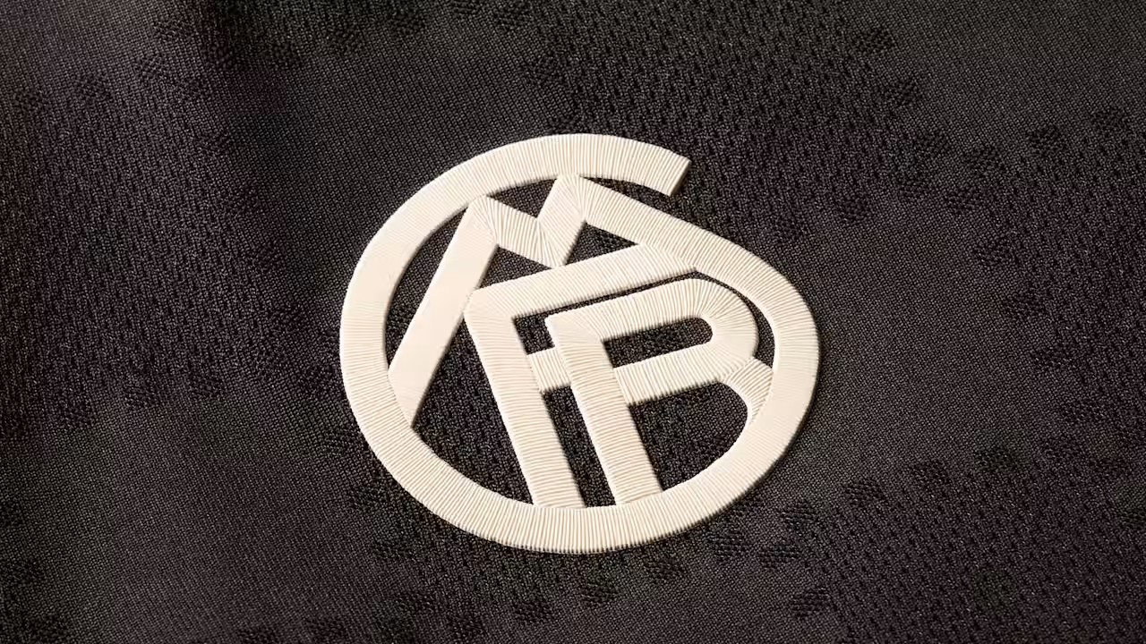 处饰有一个