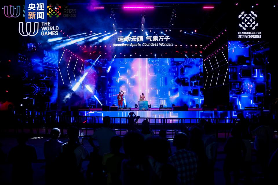 以及体验草, 中央广播电, AA 以及体验草, 中央广播电, AA