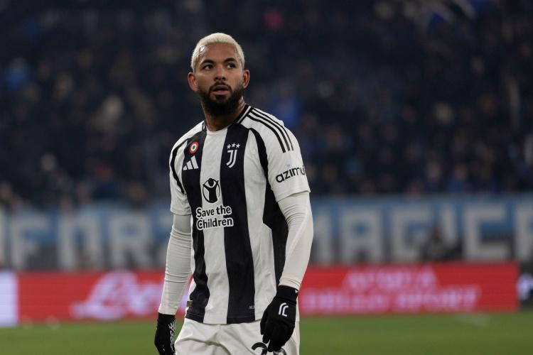 万欧, 路易斯提供 万欧, 路易斯提供