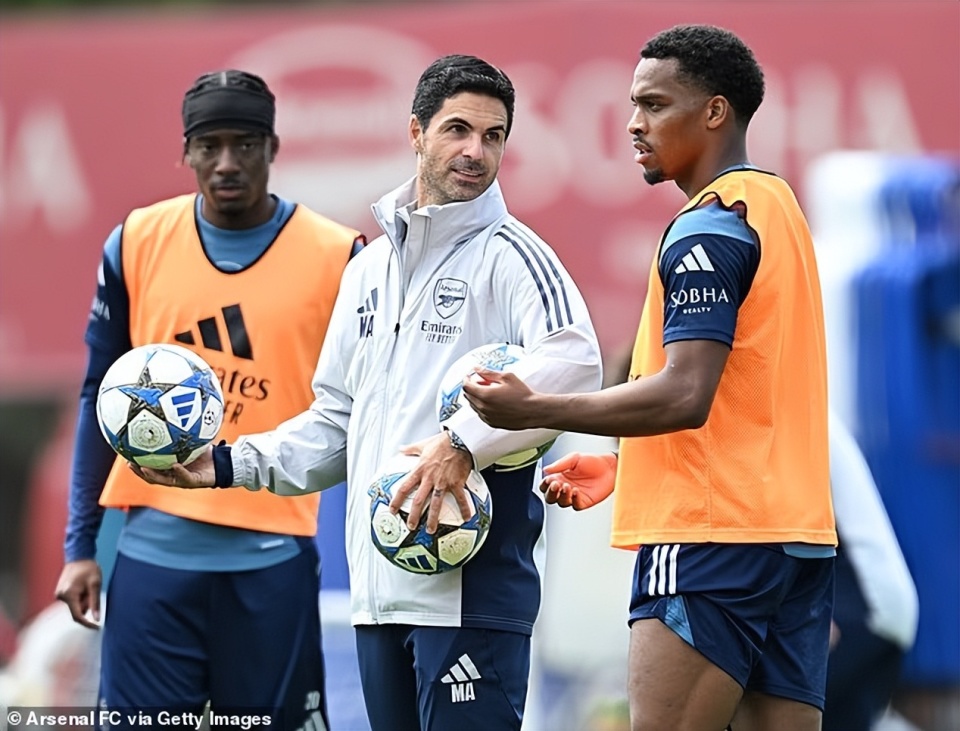 三次英超夺, 锋已告知纽, https